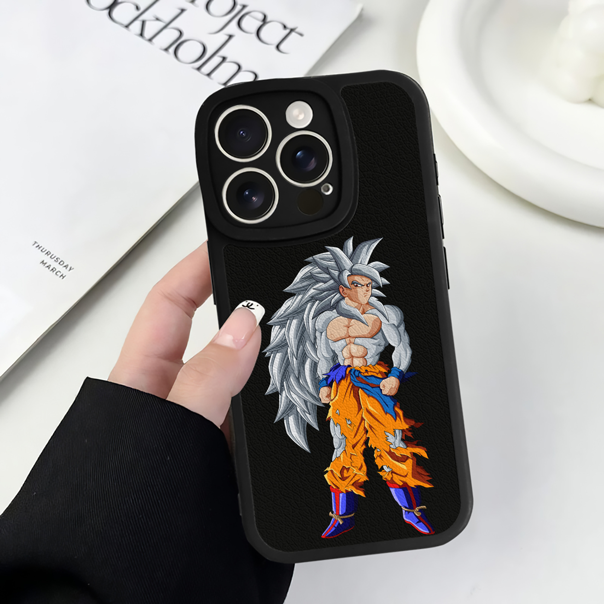 （画像用） ドラゴンボール 孫悟空（そん ごくう）Son Goku カカロット DRAGON BALL Kakarotto 【iPhone 16シリーズ対応】シリコンスマホケース（レザー調） 材質：シリコン